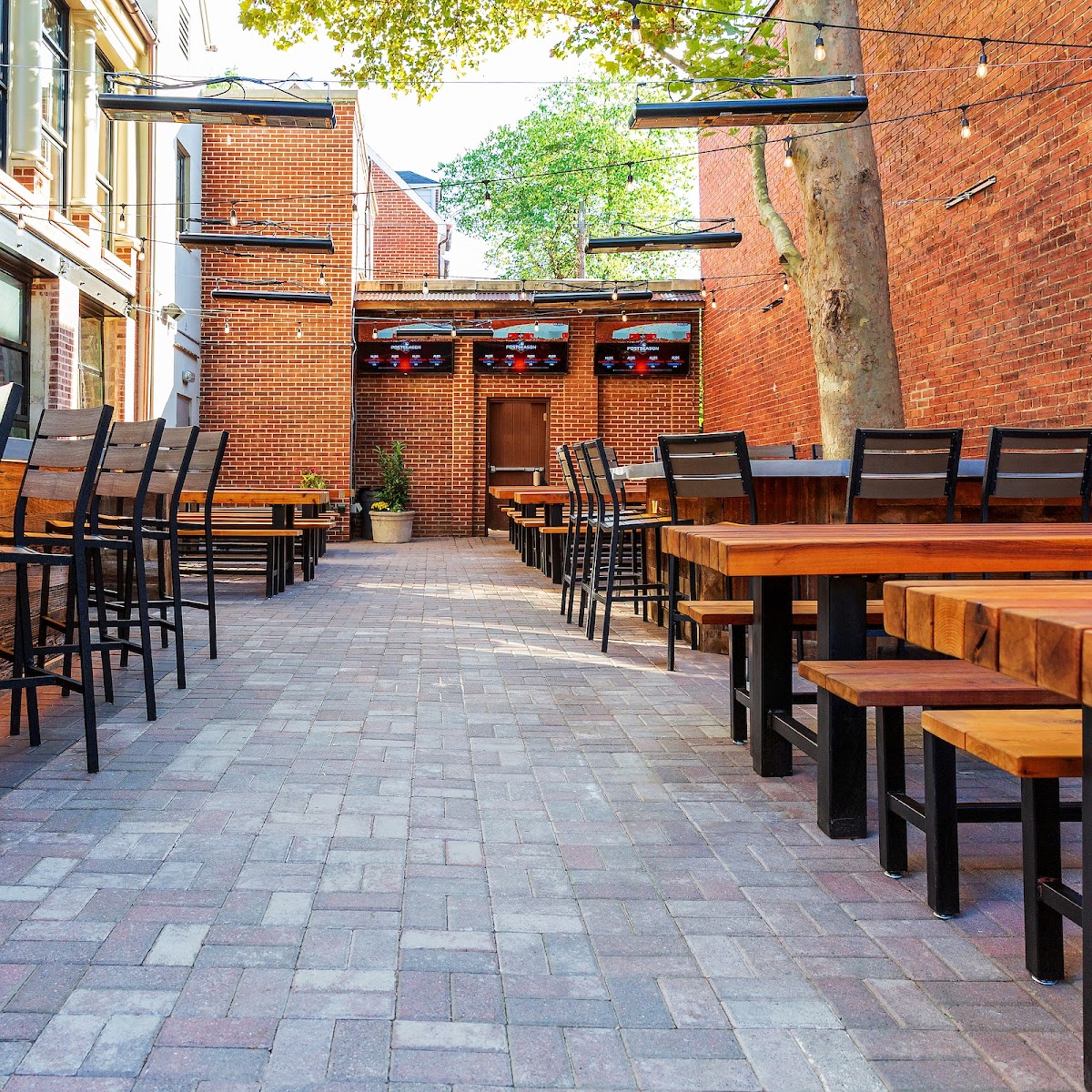 Augie's Mussel House And Beer Garden